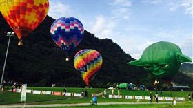 星戰迷集合！尤達大師及黑武士合體石門水庫熱氣球嘉年華（圖／愛ㄑ桃粉專）