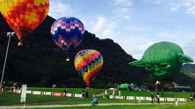 集合！尤達大師、黑武士升空桃園合體