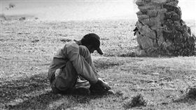 16:9
孤單 邊緣人
（圖／攝影者Ressty, Flickr CC License）
https://flic.kr/p/7pvPUG