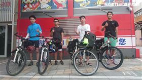 四名救人的環島熱血高中畢業生。（圖／記者游承霖攝）