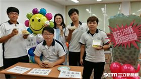 內湖高工近期舉辦創意減肥活動，利用社群軟體，成功讓該校80位學生，費時2個半月成功減重共109.5公斤。（圖／記者楊晴雯攝）