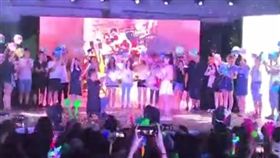 吉林男大生拿房產證求婚（圖／翻攝自網路）