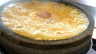 300度石鍋煮拉麵　火山噴發層次多