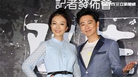 電影「双生」男女主角孫耀威、童冰玉、還有台灣國寶級演員陳淑芳，一起出席記者會。（記者邱榮吉/攝影）