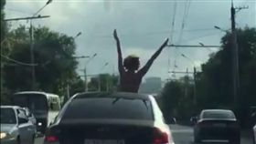 俄羅斯,戰鬥民族,喝醉,曬奶,裸體,上空,露乳,影片