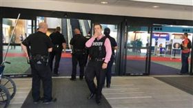 美密西根機場警官遭刺傷 疑為恐攻（圖／翻攝自nbcnews）