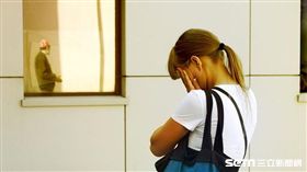 難過,憂鬱,沮喪,頭痛,學生,感冒,頭暈（圖／Flikr　CC授權／原作者Alexander Lyubavin／網址http://bit.ly/2gdP3vq）