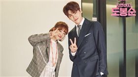 「狗狗CP」朴寶英和朴炯植相當受到喜愛。（圖／翻攝自大力女子都奉順劇照）