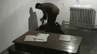 為了救朋友！他被脫光摸菊花一小時！