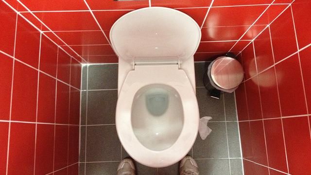 日拉10次　42歲男灌他人糞便治療