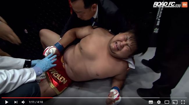 又出奧步？MMA韓選手一腳「爆蛋」