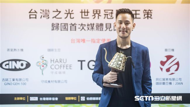 咖啡沖煮冠軍雙手並用　秘訣是可樂罐