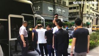 宛如電影情節　42黑衣人霸佔三溫暖