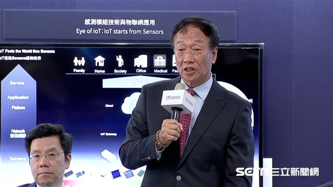 郭董怒撕報紙：東芝案還有5成把握