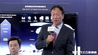 郭董怒撕報紙：東芝案還有5成把握