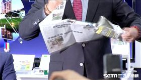 郭台銘怒撕報紙