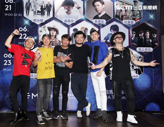 張三李四金曲國際音樂節開唱，「蘇打綠」阿福、「董事長樂團」Micky聲援。（記者邱榮吉/攝影）