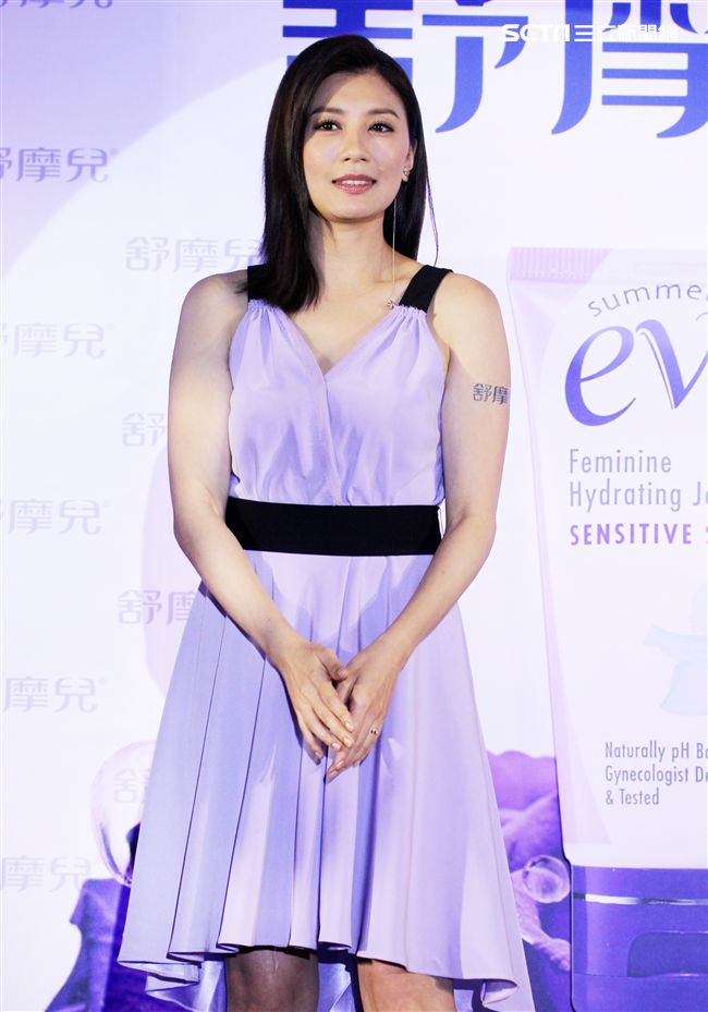 逆齡女神賈靜雯生完Bo妞後復出首場記者會，公開私密健康、招招要緊，產後神開機。（記者邱榮吉/攝影）