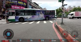 撞飛路人就直接開走？公車司機喊冤