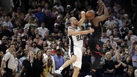 ▲吉諾比利今年季後賽最著名的賞給火箭哈登再見火鍋。（圖／美聯社／達志影像）