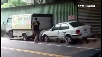 他喬停車位「以車撞車」！還這樣滅證