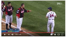 ▲樂梯巨人球星李大浩（左）賽後直接訓誡對手，引發爭議。（圖／截自韓國媒體）