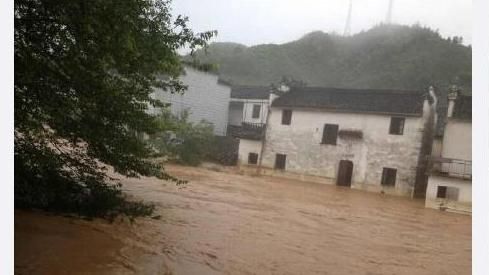 暴雨襲陸　湖南淹水3公尺一片汪洋