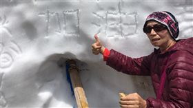 跟時間賽跑　漸凍人靠玩世界享受人生（1）
60歲何寶霞有漸凍症，不能說話、靠胃造口進食，剛確
診時一度想了結生命，但靠病友鼓勵、擁抱，繼續活下
去，且活的精彩、四處旅行，「要跟時間賽跑、好好享
受。」
（何寶霞提供）
中央社記者陳偉婷傳真　106年6月24日