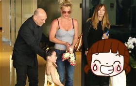 小甜甜布蘭妮,Britney Spears,男童,獻花,演唱會,機場,接機　圖翻攝自臉書影片　https://goo.gl/f5jj5t