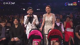 金曲28，楊丞琳推嬰兒車（圖／台視提供）