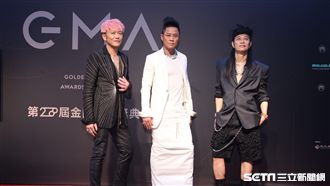 草蜢挑戰生涯首座金曲　3人性感現身