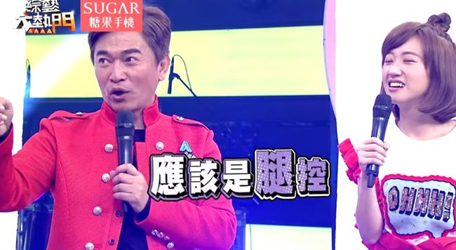 男星疑似「腿控族」　搭檔現在才看清