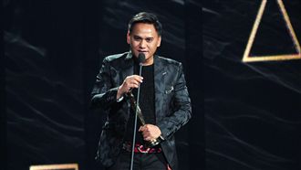 賀！桑布伊勇奪《年度專輯》大獎