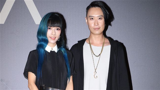 查查海洋藍髮走紅毯：沒想過會得獎！