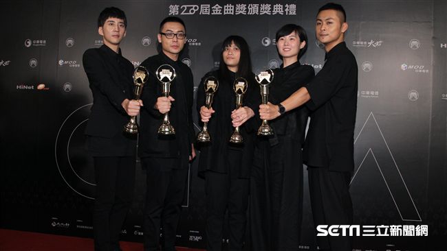 擊敗五月天？草東唱出很痛的下一代！