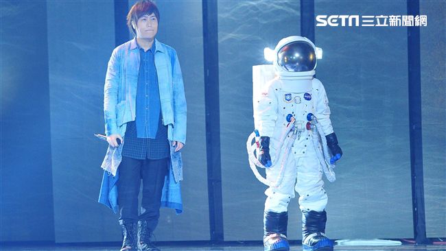 五月天金曲開唱　台下粉絲歡呼如雷