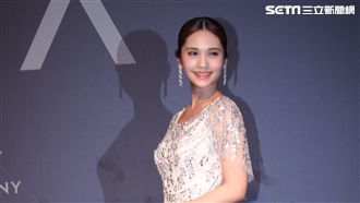 楊丞琳水鑽女神裝登場　甜集氣吳青峰