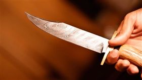 持刀 刀子 威脅 恐嚇
https://www.flickr.com/photos/waltstoneburner/6206036919/in/photolist-aspyyx-4SdF3V-Gav2d-aWpbQ-9w5nuK-4qaGNE-QE5Xs-72vqYG-9cjuwR-cboc8q-mYzrf-GwRV-p85Nk6-8tXtn8-8a8ZGu-qv7iET-3oPSz-6iAVn-