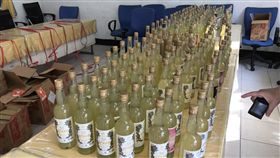 16:9
史上最大宗！酒瓶破損卻無酒味　陸鴨疫苗充「假高粱」攻台
圖／防檢局提供