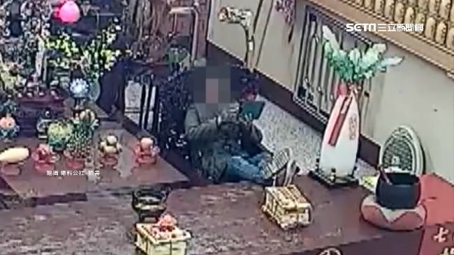 闖宮廟搞破壞！女砸供品丟雕像害斷翼