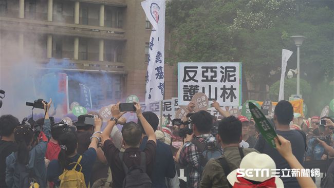 反亞泥大遊行　「爆破」行政院 