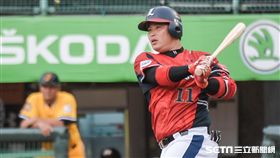 ▲Lamigo強打林泓育關鍵一擊。（圖／記者林敬旻攝）