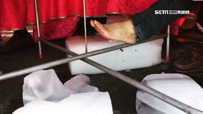 獨／喜宴熱到炸　桌下冰磚幫賓客降溫