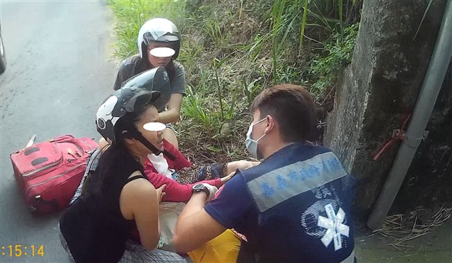 7旬婦車禍　護理系生暖舉獲警消大讚