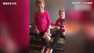 自己拔牙好可怕　弟弟神手一拉秒成功