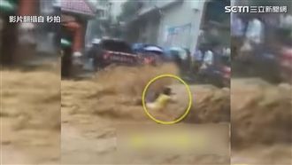 貴州洪水肆虐　女逃生褲子被沖走