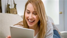 大笑,開心,平板,電腦,APP
（圖／pixabay）