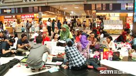 「燦爛時光：東南亞主題書店」移動圖書館（圖／校園記者周祐萱攝）