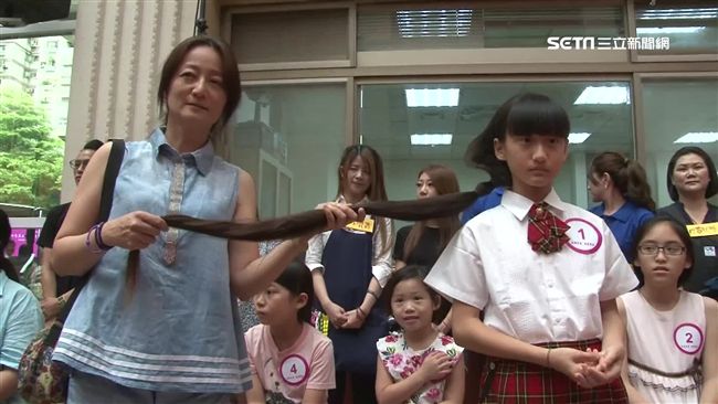 出生就沒剪過　她捐百公分長髮助癌友