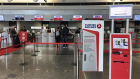 持台灣護照轉機碰壁 教授：免簽國多卻老遇鳥事(圖/翻攝自李忠憲臉書)